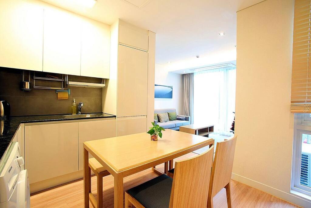 Coveted Palms Village Pension Jeju Extérieur photo